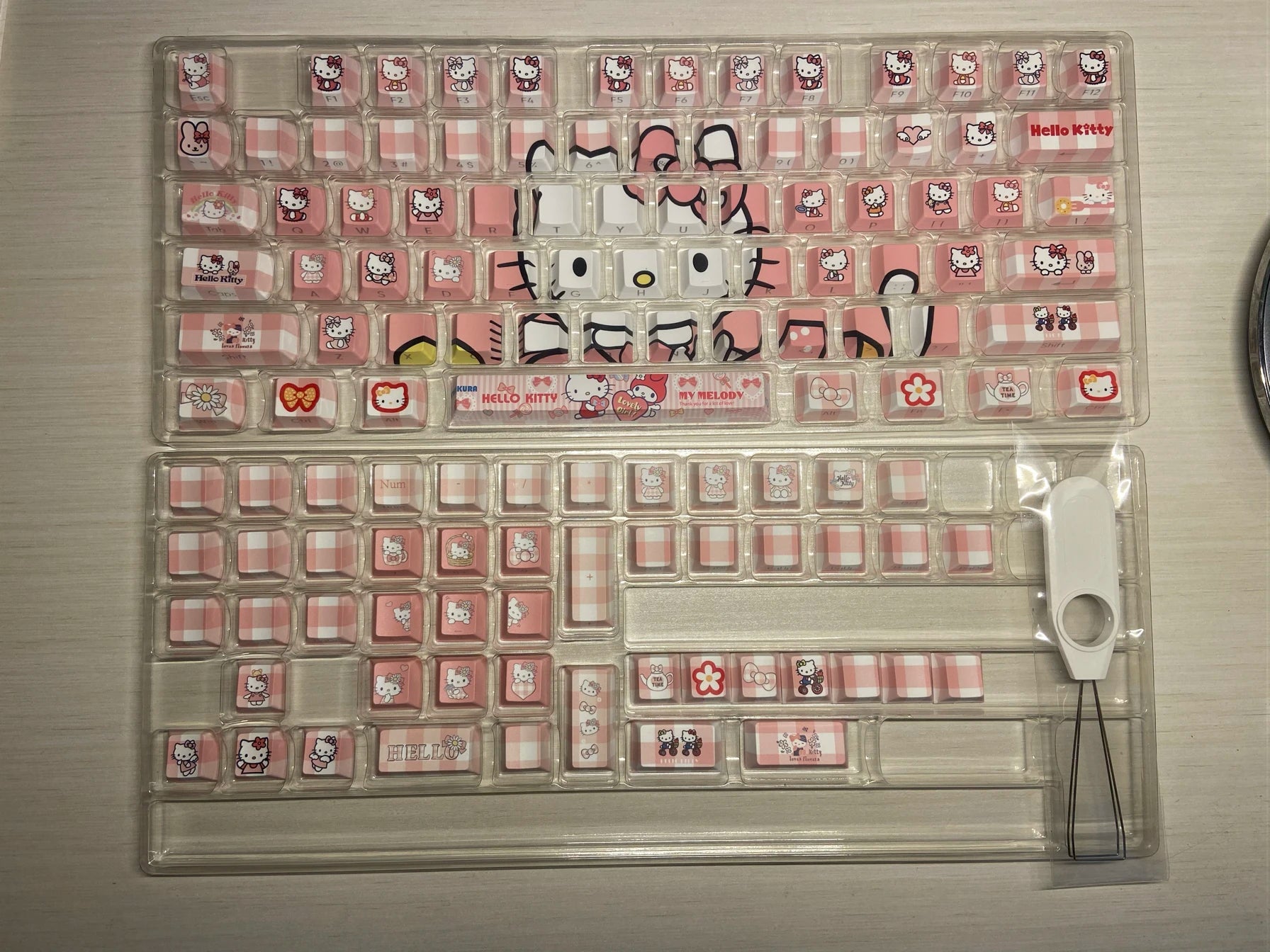 Cute-style mechanical keyboard keycaps with side-engraved light-transmitting HelloKitty designs Customized keycaps